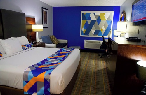 Parsons Hotel | Express Inn Parsons