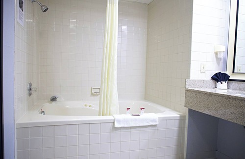 Parsons Hotel | Express Inn Parsons