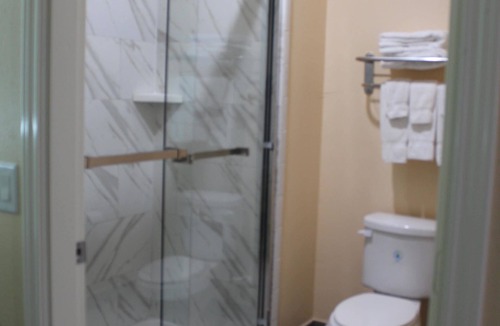 Humble Hotel | Express Inn & Suites - Bush Airport