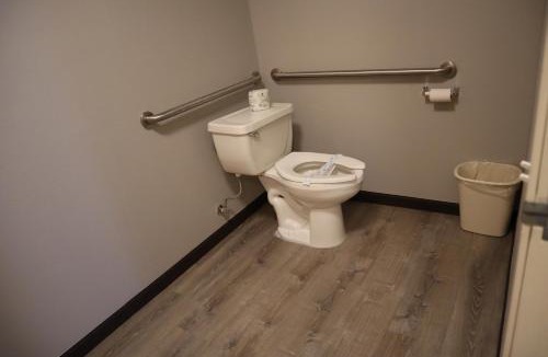 West Eugene Hotel | Express Inn & Suites Eugene