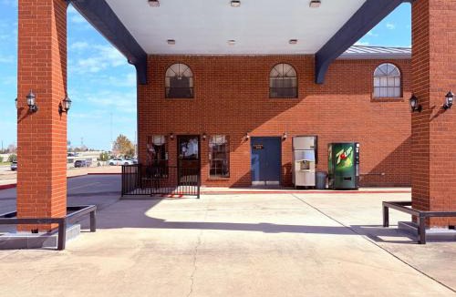 Barker Hotel | Express Inn & Suites Houston Katy
