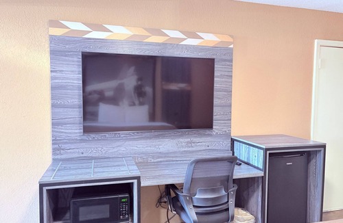 Barker Hotel | Express Inn & Suites Houston Katy
