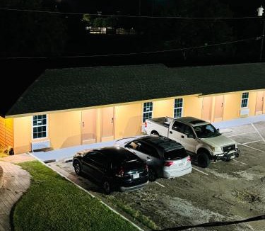 El Campo Hotel | EXPRESS INN & Suites
