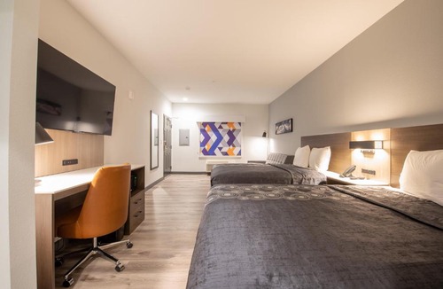 Woodlake - Briar Meadow Hotel | Express Inn & Suites