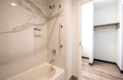 Woodlake - Briar Meadow Hotel | Express INN & Suites