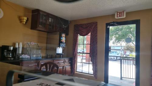 Barker Hotel | Express Inn Suites