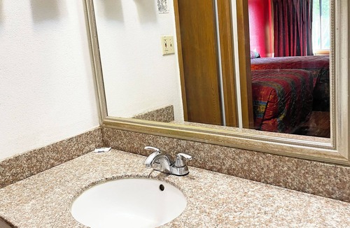 Thomson Hotel | Express Inn Thomson