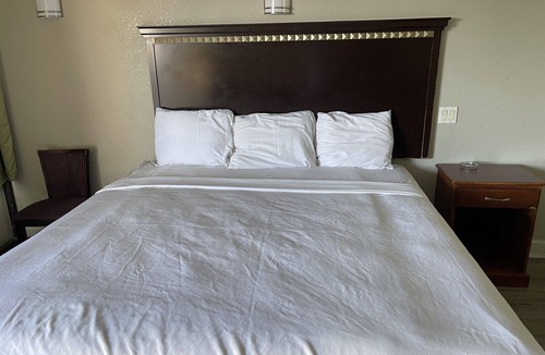 West Memphis Hotel | Express Inn West Memphis