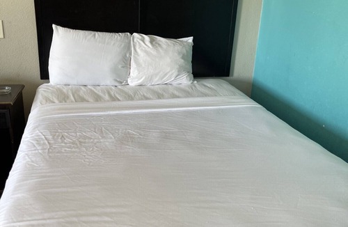 West Memphis Hotel | Express Inn West Memphis