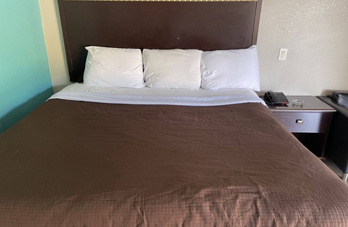 West Memphis Hotel | Express Inn West Memphis