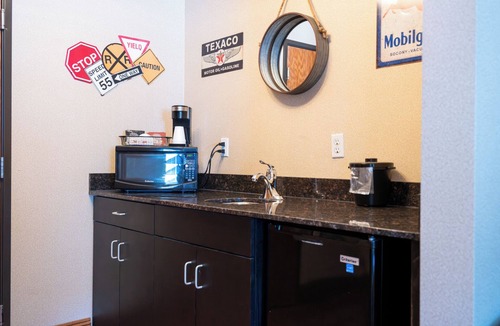 Winona Hotel | Express Suites Riverport Inn & Suites
