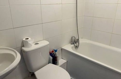 Cray Valley East Apartment | Exquisite 1 Bedroom