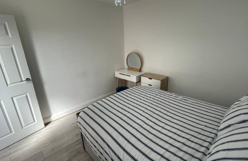 Cray Valley East Apartment | Exquisite 1 Bedroom