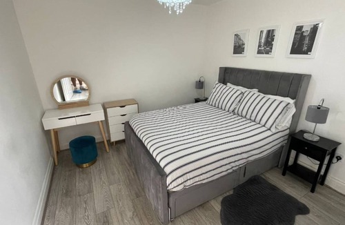 Cray Valley East Apartment | Exquisite 1 Bedroom