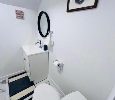 Bradford Apartment | Exquisite 2-Bdrm Basement Suite with FREE Parking