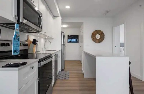 Crescent Heights Apartment | Exquisite 2 Bed Condo near DT Core W/Free Parking