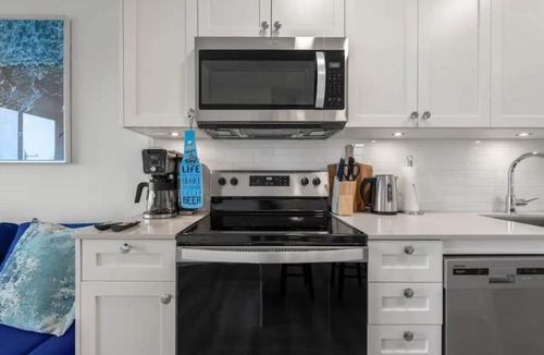 Crescent Heights Apartment | Exquisite 2 Bed Condo near DT Core W/Free Parking