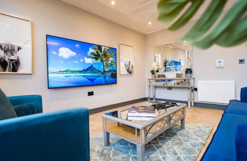 Penarth Apartment | Exquisite 2 Bed Duplex Apt | Secure Parking | Gym