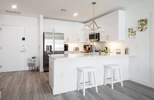 Constable Hook House | Exquisite 2BR King! Free parking! Rooftop!