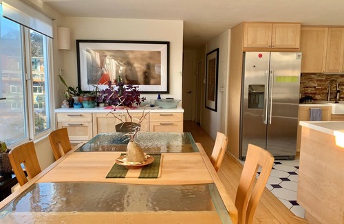 Marin City House | Exquisite 3-bedroom 3-bath 3-deck floating home in Sausalito