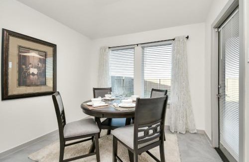 Barker House | Exquisite 3 Bedroom Home in Katy