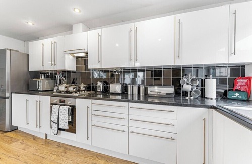 Horfield House | Exquisite 4 Bedroom House in Bristol - Parking