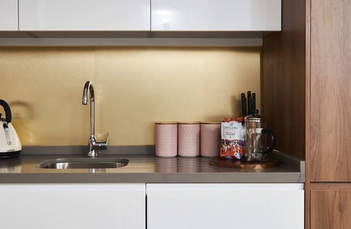 Failsworth House | Exquisite 5 Bedroom House with Parking