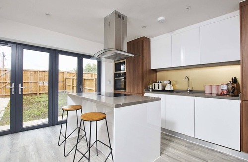 Failsworth House | Exquisite 5 Bedroom House with Parking