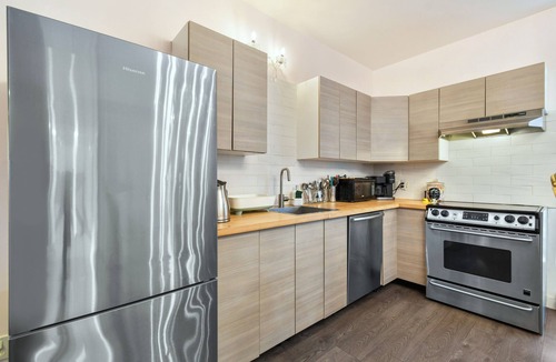 Gay Village Apartment | Exquisite 6 Bedroom Loft - Downtown Victorian charm with parking included