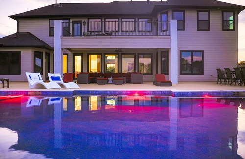 Prairie View House | Exquisite 7-bedroom chateau with EVERYTHING you need for a luxury getaway