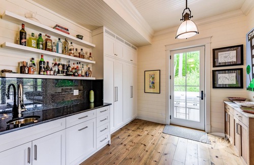 Muskoka Lakes Cottage | Exquisite 8 bed, 7 bath cottage on Lake Joseph boasting infinity pool + hot tub!