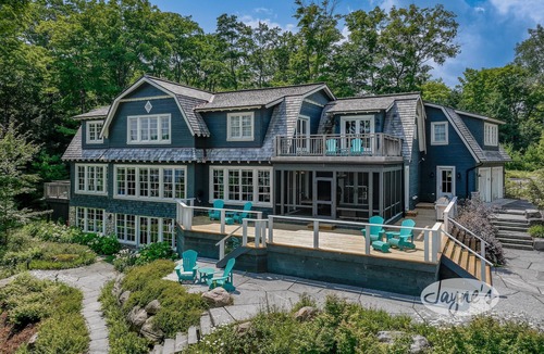 Muskoka Lakes Cottage | Exquisite 8 bed, 7 bath cottage on Lake Joseph boasting infinity pool + hot tub!