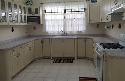 Loray House | Exquisite Accommodation in Gated Community