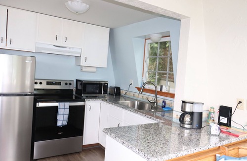 Diamond Point Cottage | Exquisite Bay Views. Charming Cottage.