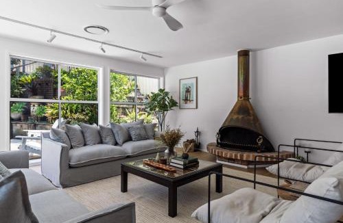 Forresters Beach House | Exquisite Beachside Luxury Resort Style Pool