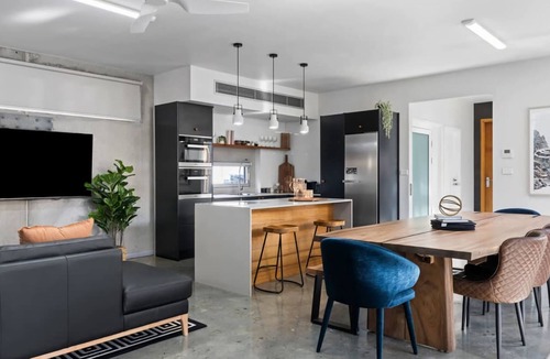 Redhead House | Exquisite Beachside Mansion