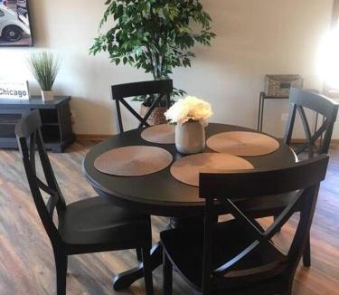 Oak Lawn Apartment | Exquisite Brand New Beauty