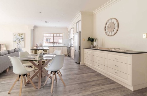 Highbury House | Exquisite, Charming 4BR Family Getaway