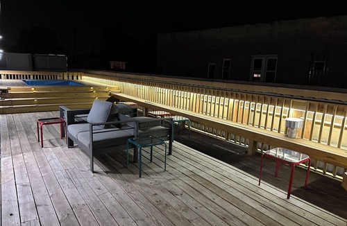 Dunning Apartment | Exquisite Chicago Modern Rooftop, Sleeps 9