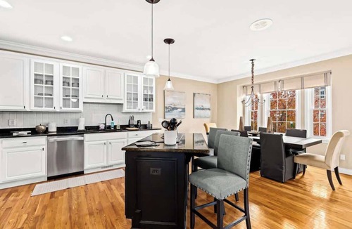 Howell House | Exquisite Condo in Howell