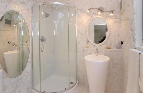 Natick House | Exquisite Contemporary Home Overlooking Woods