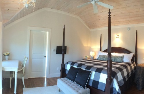 Chester House | EXQUISITE DESIGNER CHESTER VILLAGE CLASSIC! 5Bdm 2Bath