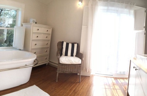 Chester House | EXQUISITE DESIGNER CHESTER VILLAGE CLASSIC! 5Bdm 2Bath