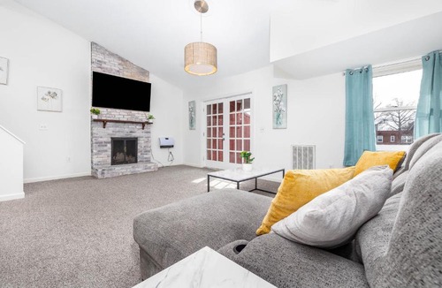 Asylum Hill Apartment | Exquisite Downtown Loft Apartment