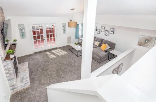 Asylum Hill Apartment | Exquisite Downtown Loft Apartment