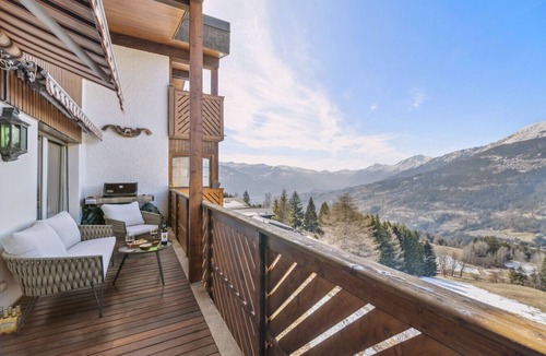 Lens Apartment | Exquisite Duplex Apartment with Breathtaking Views by Mrs Miggins