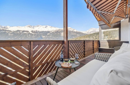 Lens Apartment | Exquisite Duplex with a view by Mrs Miggins