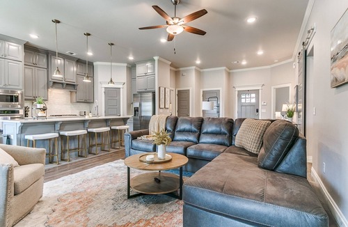 Moore House | Exquisite Escape in Moore!