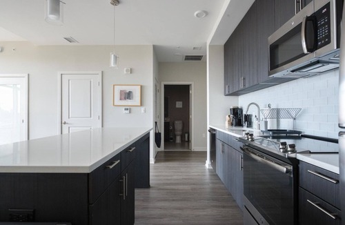 McLean Apartment | Exquisite Fairfax 1BR w/Pool, Elevator & Workspace, by Blueground