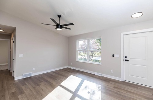 Berwick House | Exquisite Fully Renovated Home in Des Moines - Your Dream Home Awaits! WELCOME !